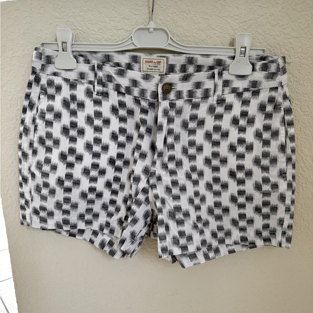 Khakis by GAP women’s shorts 🦋